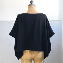 Load image into Gallery viewer, Hand-Woven Blouse Beat Black