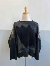 Load image into Gallery viewer, Hand-Woven Pullover Inlay Black &amp; Black