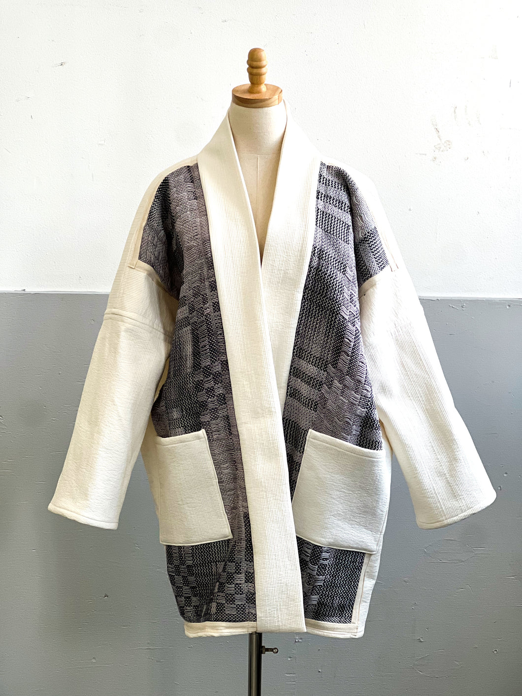 Handwoven Haori graphite Ecru