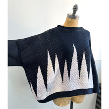 Load image into Gallery viewer, Hand-Woven Sweater Beat Black