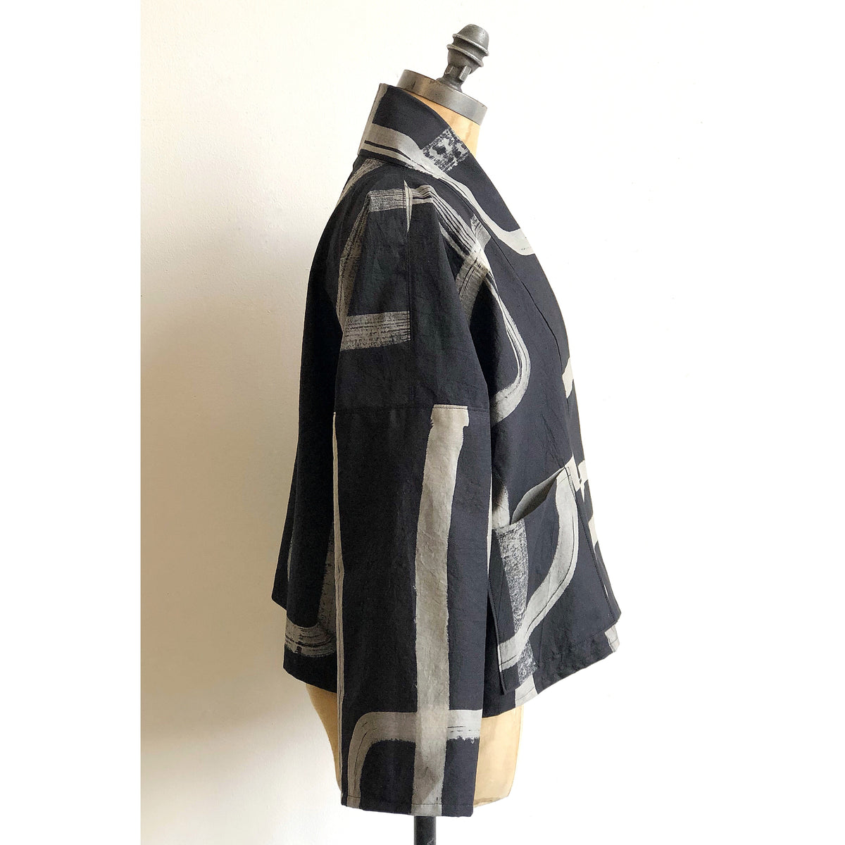 Japanese Calligraphy Style Kimono Jacket Black – Shino NYC