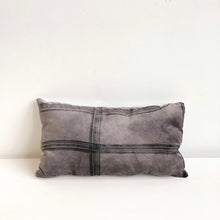 Load image into Gallery viewer, Hand-dye Throw Pillow Japanese Ink
